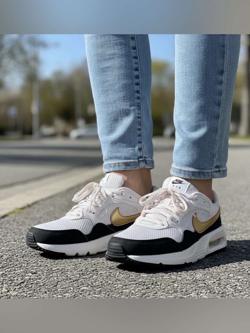 Nike Women's Air Max SC Sneakers in White\Black\ Gold. Size 9